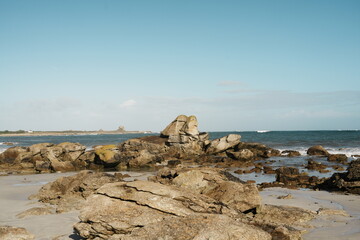 Rochers à Kerlouan dans le Finistère en Bretagne, France - Europe