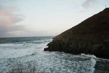 Lever de soleil sur le phare du Petit-Minou dans le rade de Brest en Bretagne - France - Europe