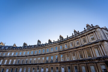 Obraz premium Historic curved building under clear sky
