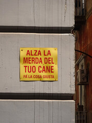 Humorous Italian street sign about cleaning after dogs in Naples, Italy © Warholderribado 