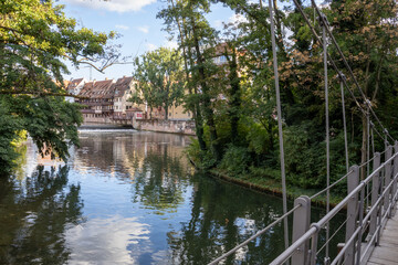 Obraz premium Historic view of Nuremberg, Bavaria, Germany, featuring Kettensteg, Fronveste, Schlayerturm, Grüner Turm, and the charming Hallertürlein tower.