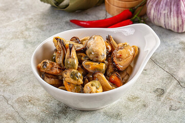 Canned mussels in oil and spices