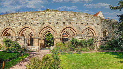 Kloster und Kaiserpfalz Memleben - Panoramasicht auf die Klosterkirche_02