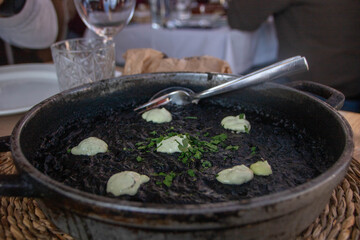 arros negre, black rice paella