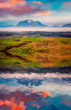 Fototapeta Typical Icelandic landscape with foggy mountains on the horizon.