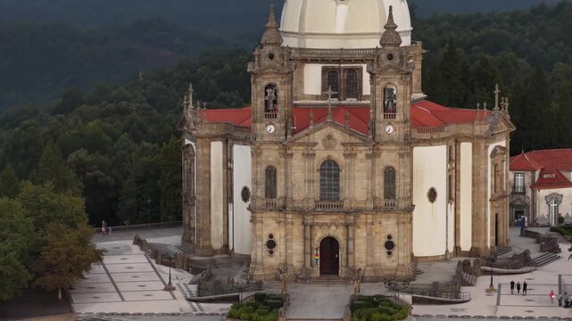 Zoom view of Sameiro sanctuary in Braga 