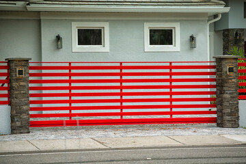 Aluminum Horizontal Rails Fence Red Color.