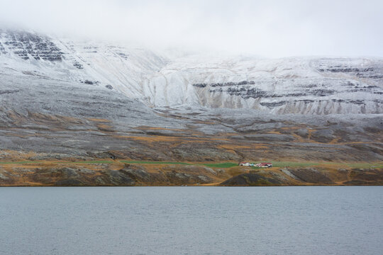 Outono na Islândia – Cores, Vulcões e Paisagens de Fogo e Gelo - Powered by Adobe