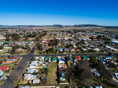 sunlit townscape of Glen Innes on late winter morning with houses lining intersecting streets