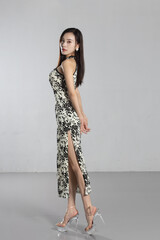 Sexy cheongsam, high heels, elegant beauty