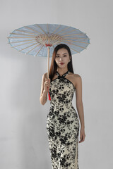 Sexy cheongsam, high heels, elegant beauty