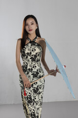 Sexy cheongsam, high heels, elegant beauty