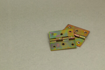 Hinges for furniture assembly in a workshop setting