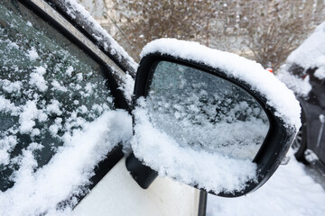 A car in the snow early in the morning