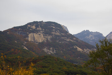 Fototapeta premium This is a Korean autumn mountain landscape.