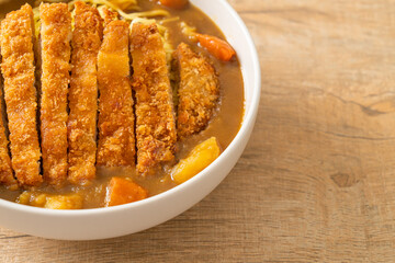 curry ramen noodles with tonkatsu fried pork cutlet