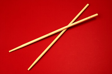 赤い背景に箸02