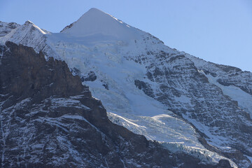 Silberhorn (3690) an der Jungfrau im Fokus;  Blick vom Fallbodensee