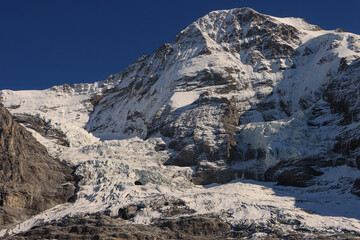 Majestätischer Mönch (4107) mit Eigergletscher (Berner Alpen)