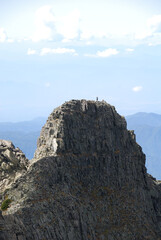 Yari-Hotaka traverse ～ the cliffs of the west face of the Gendarme as seen from the summit of Mount Okuhotaka (Trekking in Kamikochi in autumn) / 奥穂高岳山頂前から眺めるジャンダルムの西壁の断崖(秋の上高地をトレッキングする)