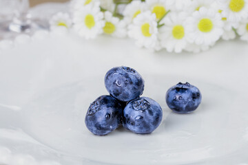 Fresh Yunnan Alpine Blueberries with White Daisies - Premium Organic Fruit