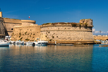 Fototapeta premium Fortezza sul Mare: L'Imponente Castello Angioino di Gallipoli - Salento, Puglia, Lecce, Italy
