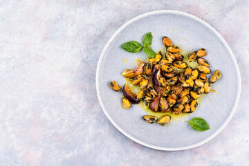 Juicy mussels in a fruit sauce.