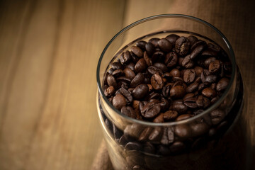 コーヒー豆と保存容器