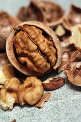 Obraz premium Close up of cracked walnuts 