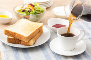 ホットコーヒーと朝食