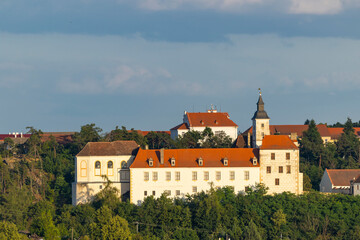 Obraz premium Strelice castle building with church spire in Czechia