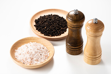 岩塩とブラックペッパー