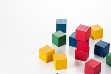 Obraz premium カラフルなブロックを積み上げる
