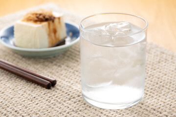 焼酎ロックと冷奴