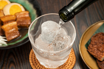 焼酎 オン・ザ・ロック クローズアップ　居酒屋