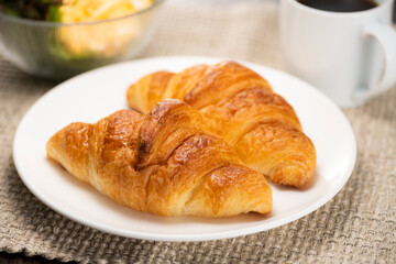 クロワッサン 食卓