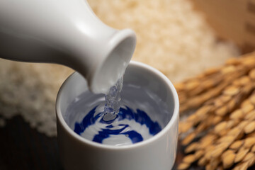 日本酒と白米と稲穂