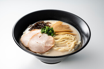 とんこつラーメン 白バック