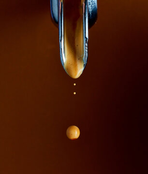 Espresso Maschinen Einsatz herauslaufender Espresso