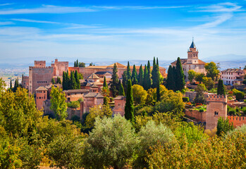 Obraz premium The Alhambra aerial panoramic view in Granada, Spain