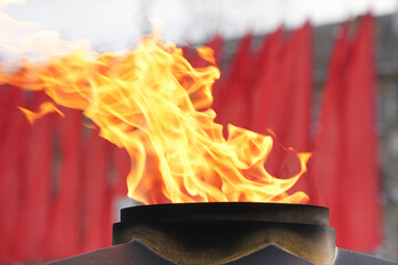 Obraz premium Eternal flame. A symbol in honor of the fallen heroes of the Second World War. Memorial Day, May 9th.