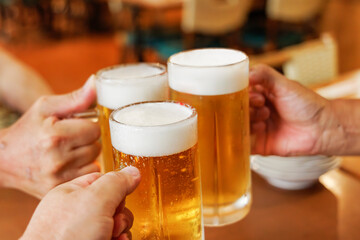 飲食店で飲む美味しそうなよく冷えたビール