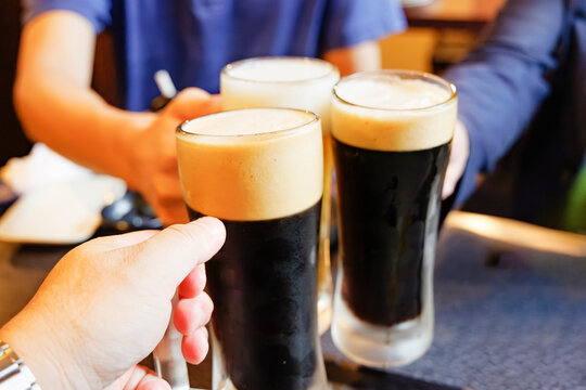 飲食店で飲む美味しそうなよく冷えたビール