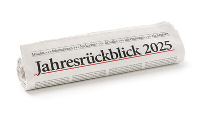 Zeitungsrolle mit der Überschrift Jahresrückblick 2025