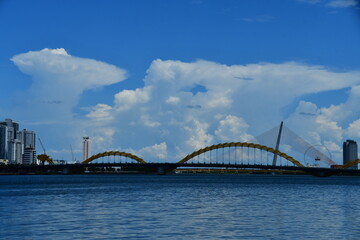 ベトナムダナンのドラゴンブリッジ