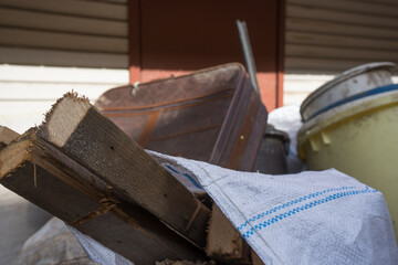 ゴミ捨て場に捨てられた