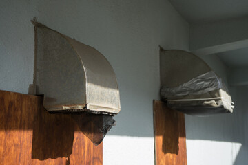 並んだ排気ダクト