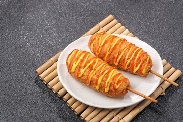 Corndog is a food made from skewered sausages (usually hot dogs) coated in a thick layer of cornmeal and fried.
