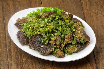 Dendeng Batokok Cabe Ijo is a dish rich in flavor and texture, combining tender beef jerky with fresh and spicy green chili sauce.