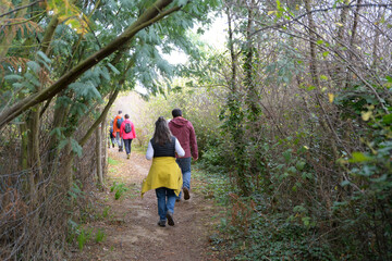 Obraz premium Groupe de randonneurs sur le GR34 en Bretagne - France